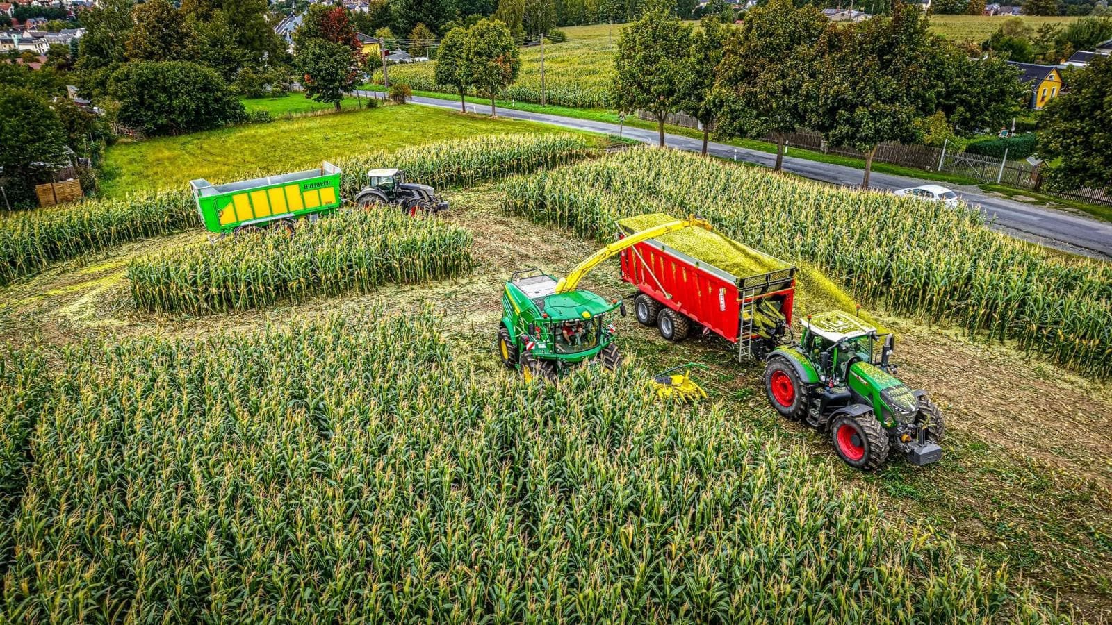 Marienhöher-Milchproduktion-Maishäckseln-2.jpg